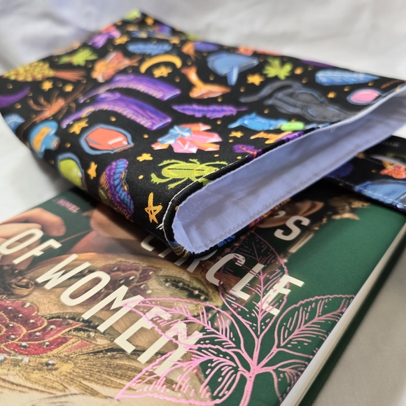 Witchy spooky book sleeve handmade - Picture 3 of 4